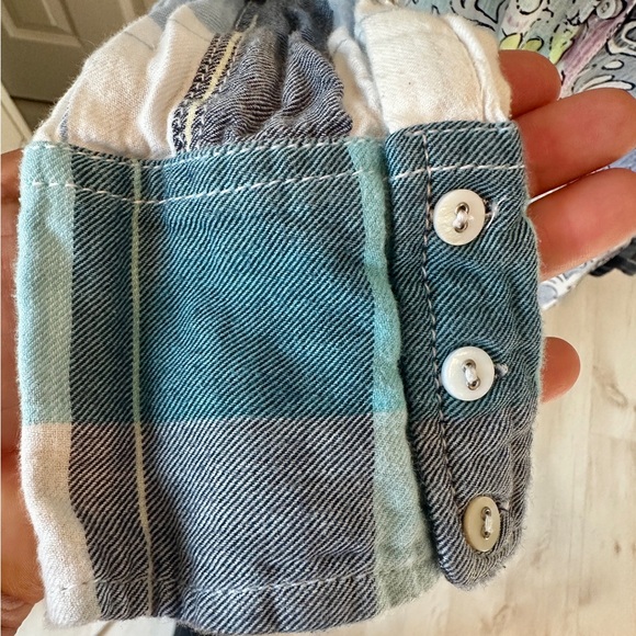 Beautiful Cino button down shirt size medium - Picture 5 of 9